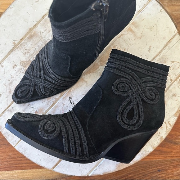 New Jeffrey Campbell Gatlin EMB Black Booties - Picture 3 of 10